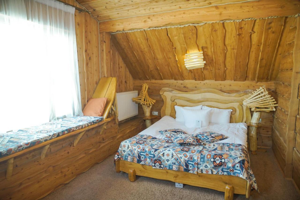 Stara Pravda Hotel - Vykrutasy Bukoveľ Exteriér fotografie